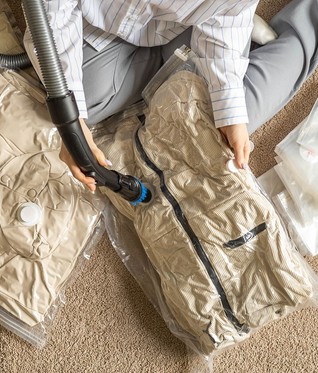 Comment stocker des vêtements dans un garage ? Conseils et astuces